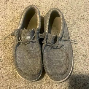 Men’s Hey dude shoes. Size 7